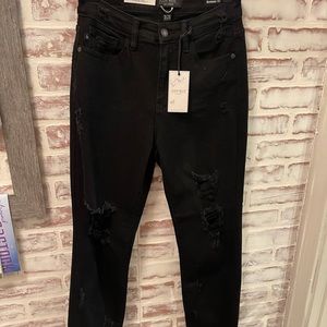 Judy Blue Boyfriend Fit in black distressed NWT